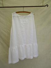 Load image into Gallery viewer, Layering Singlet Top No. 2 in White Linen
