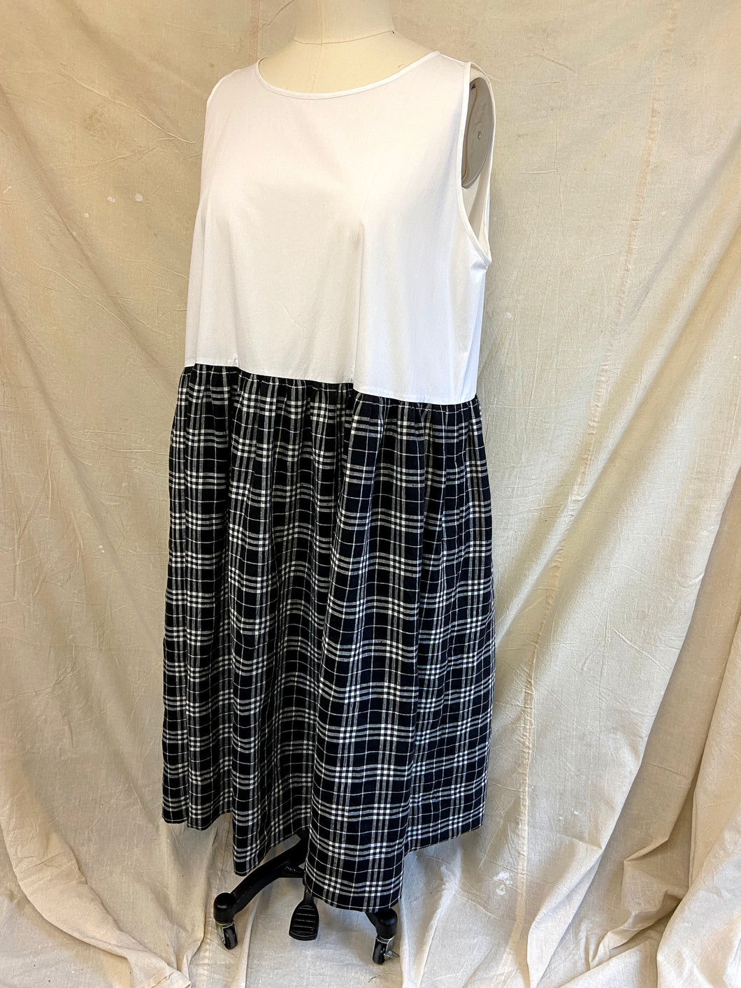 Jones Slip Skirt in Black and White Check