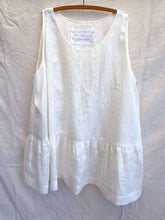 Load image into Gallery viewer, Layering Singlet Top No. 2 in Off-White Linen
