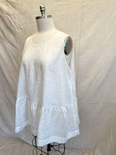 Load image into Gallery viewer, Layering Singlet Top No. 2 in Off-White Linen
