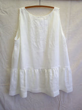 Load image into Gallery viewer, Layering Singlet Top No. 2 in Off-White Linen
